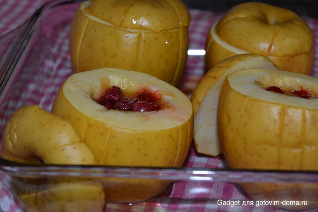 яблоки, запеченные с медом и ягодами (4).JPG