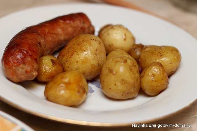 Куриные колбаски в духовке+картошка поколение.JPG