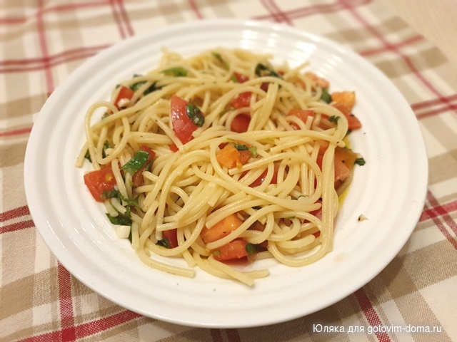 спагетти с сырыми помидорами.jpg