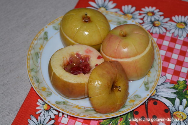 яблоки, запеченные с медом и ягодами.JPG
