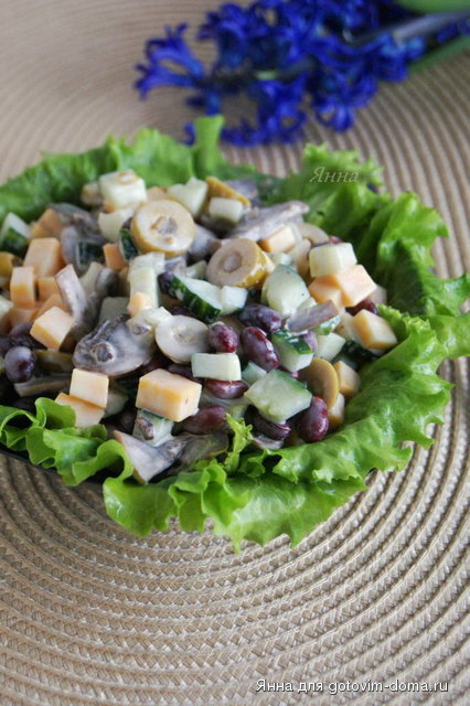 Салат с сыром, грибами и фасолью.jpg