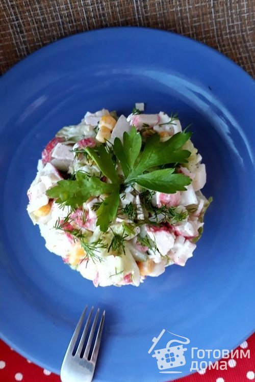 Крабовый салат с пекинской капустой и огурцами