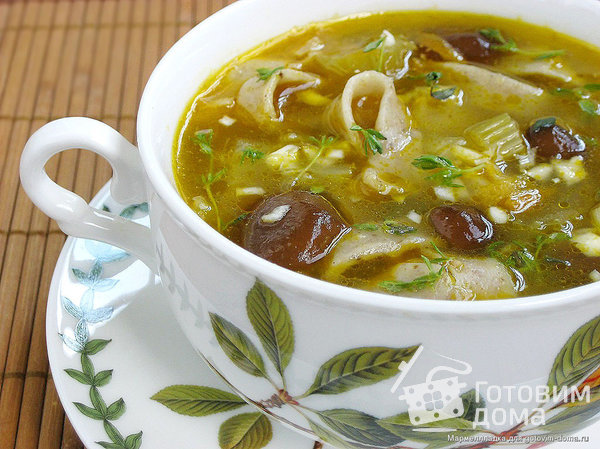 Грибной суп с домашней лапшой фото к рецепту 1