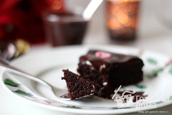 Шоколадный кекс-пудинг с шоколадным соусом фото к рецепту 3