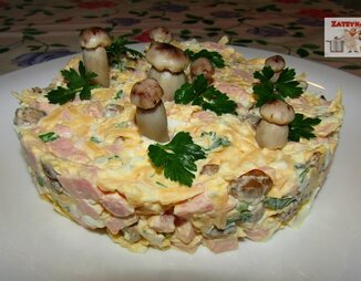 Салат с ветчиной, грибами и сыром