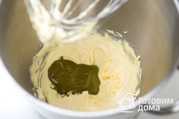 Крокембуш с фисташковым заварным кремом (Piece montee en choux a la pistache) фото к рецепту 15