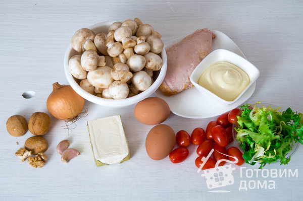 Салат с копченой курицей и помидорами &quot;Яркий праздник&quot; фото к рецепту 1