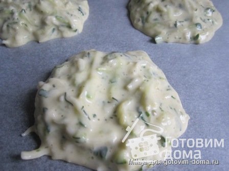 Кабачково-сырные оладьи, запечённые в духовке фото к рецепту 1