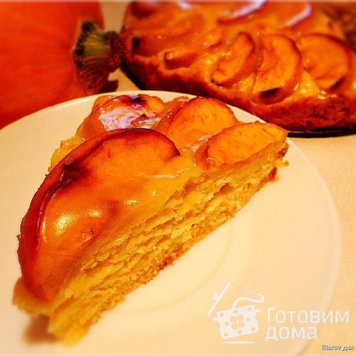 Осенний пирог с яблоком, тыквой и медом