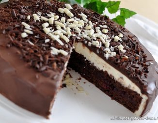 Торт шоколадно-сливочный с ягодной прослойкой