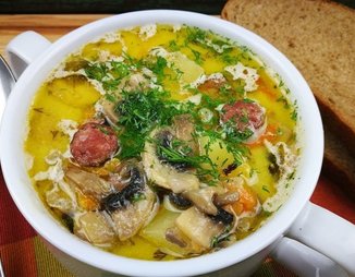 Сырный суп с грибами и колбасками