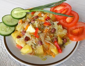 Овощное рагу из картошки с фасолью и капустой