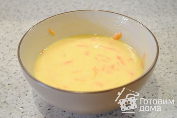 Рулет из омлета с курицей, сыром и морковью фото к рецепту 6