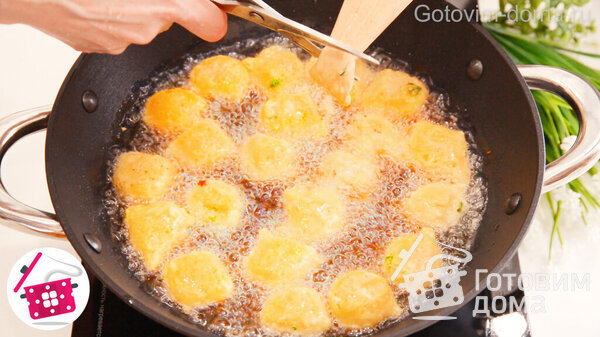 Как пожарить Пончики из Картошки фото к рецепту 6