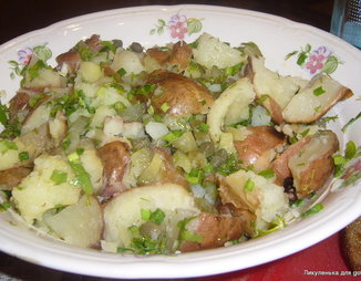 «Тёплый картофельный салат»  или « Всем любителям селедки"