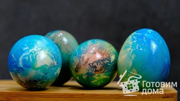 Пасхальные яйца как планета «Земля» - как покрасить яйца на Пасху красиво и необычно фото к рецепту 5