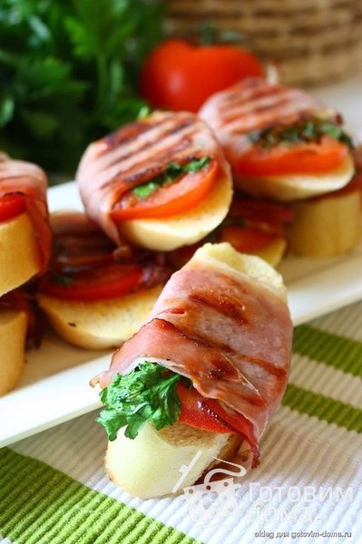 Бутерброды-гриль с помидорами и беконом фото к рецепту 2