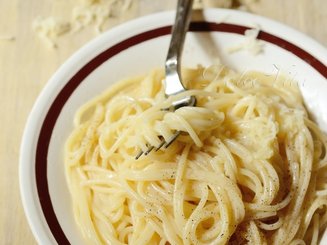 Spaghetti cacio e pepe - Спагетти с сыром и чёрным перцем