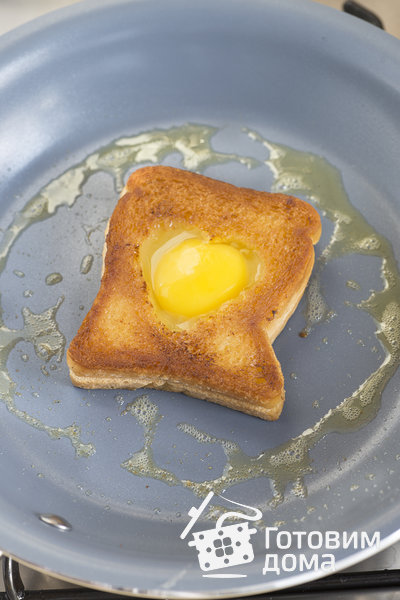 Яичница в хлебе Сердце (Горячие Бутерброды с Яйцом) фото к рецепту 4