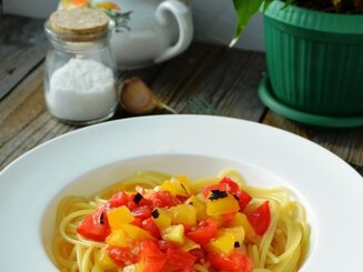 Спагетти с сырыми помидорами