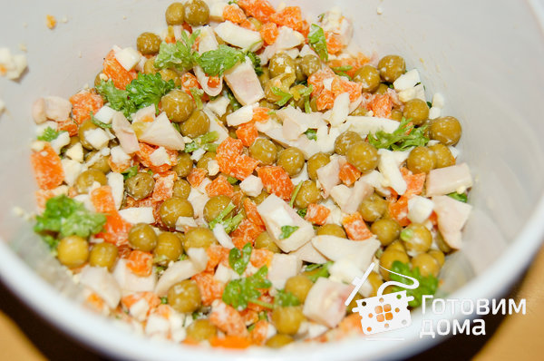 Салат из кальмаров с зеленым горошком фото к рецепту 2