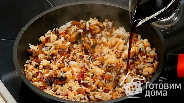 Азиатский рис с грибами, фаршем, чесноком, соевым соусом и соком лайма фото к рецепту 13