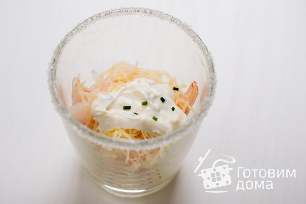 Салат с лососем, креветками и заправкой из сливочного сыра фото к рецепту 10