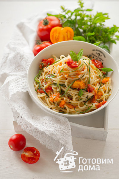 Спагетти с помидорами и &quot;лапшой&quot; из цуккини фото к рецепту 6