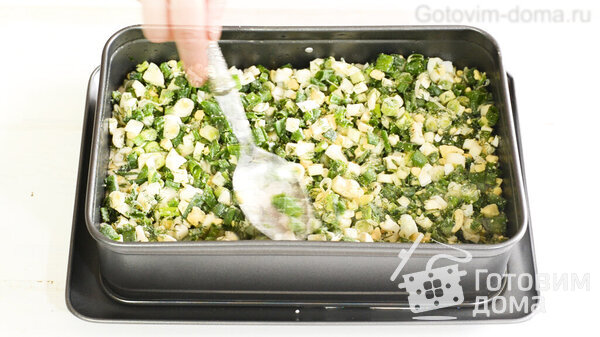 Заливной пирог с зеленым луком и яйцом фото к рецепту 11