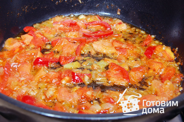 Яйца-пашот, запеченные с томатным соусом и сыром фото к рецепту 3