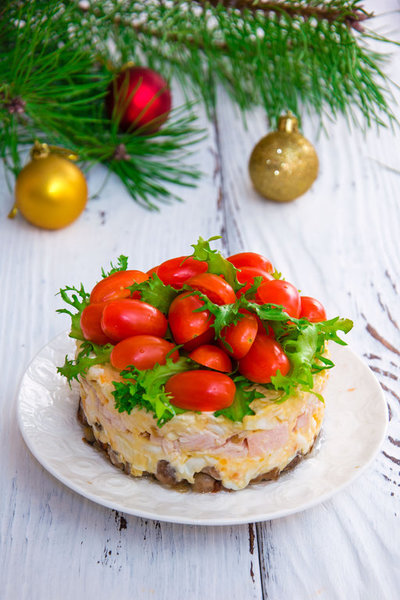 Салат с копченой курицей и помидорами &quot;Яркий праздник&quot; фото к рецепту 11