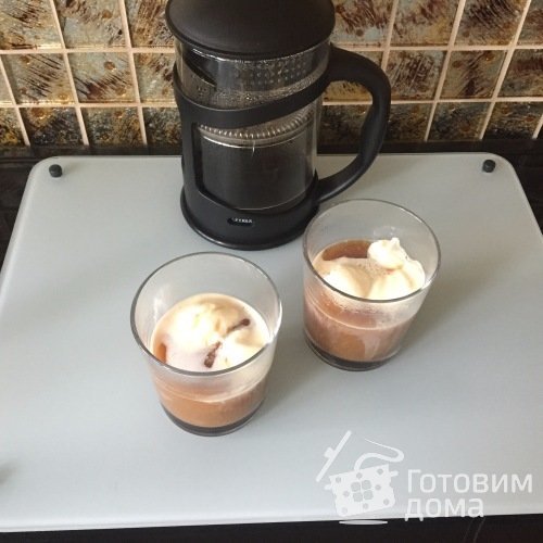 Affogato al caffe (Кофе с ванильным мороженым) фото к рецепту 1