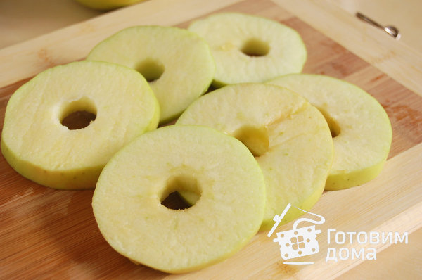 Яблочные кольца с медом, изюмом и орехами фото к рецепту 1