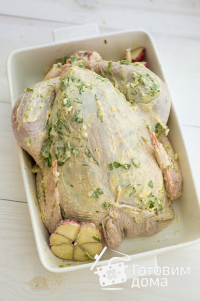 Курица, запеченная с ароматным сливочным маслом и чесноком фото к рецепту 4