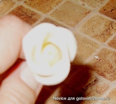 [МК] Изготовление мастики из &quot;маршмеллоу&quot; и розы из мастики фото к рецепту 22