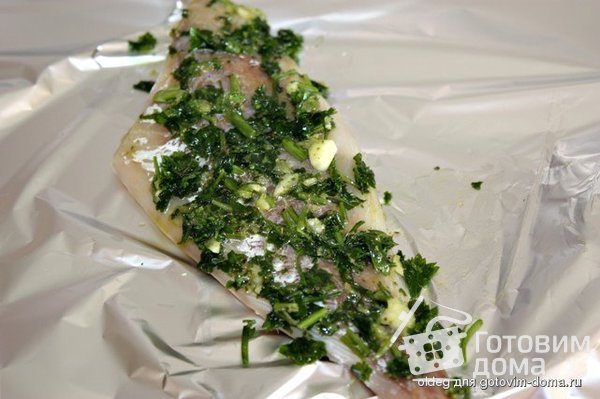 Запеченное рыбное филе с чесноком, петрушкой и орегано фото к рецепту 2