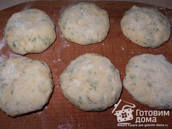 Котлеты из картофеля, сыра и укропа с грибами + соус фото к рецепту 3