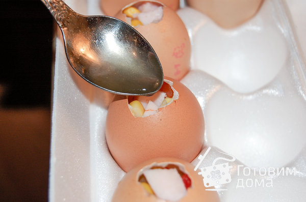 &quot;Яйца Фаберже&quot; (заливное в яичной скорлупе) фото к рецепту 6