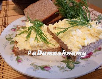 Вкусная намазка на хлеб за считанные минуты из сыра и яиц