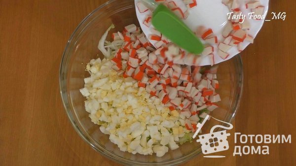 Салат из крабовых палочек и пекинской капусты фото к рецепту 8