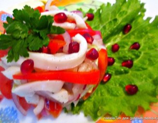 Салат с кальмарами и пекинской капустой
