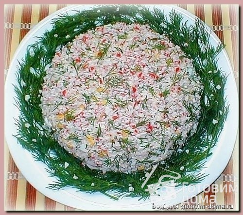 Крабовый салат с рисом и укропом