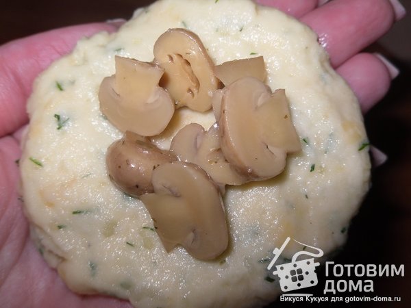 Котлеты из картофеля, сыра и укропа с грибами + соус фото к рецепту 2