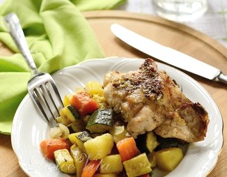 Курица с овощами, запечённая в духовке