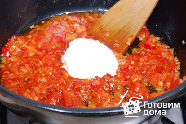 Яйца-пашот, запеченные с томатным соусом и сыром фото к рецепту 5