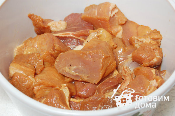 Свинина в чайном маринаде с томатно-луковым соусом фото к рецепту 4