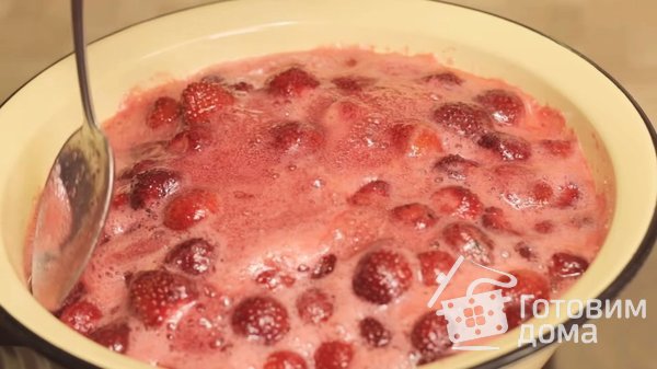 Рецепт густого клубничного варенья с целыми ягодами фото к рецепту 3