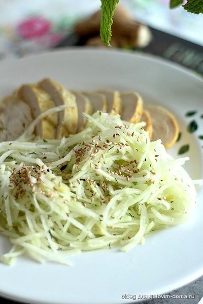 Салат из кольраби с имбирём и семенами кунжута фото к рецепту 1