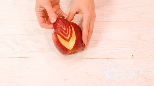 Фруктовая нарезка с листиками из яблок фото к рецепту 3