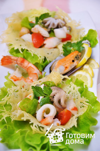 Сырные корзинки с салатом из морепродуктов фото к рецепту 8